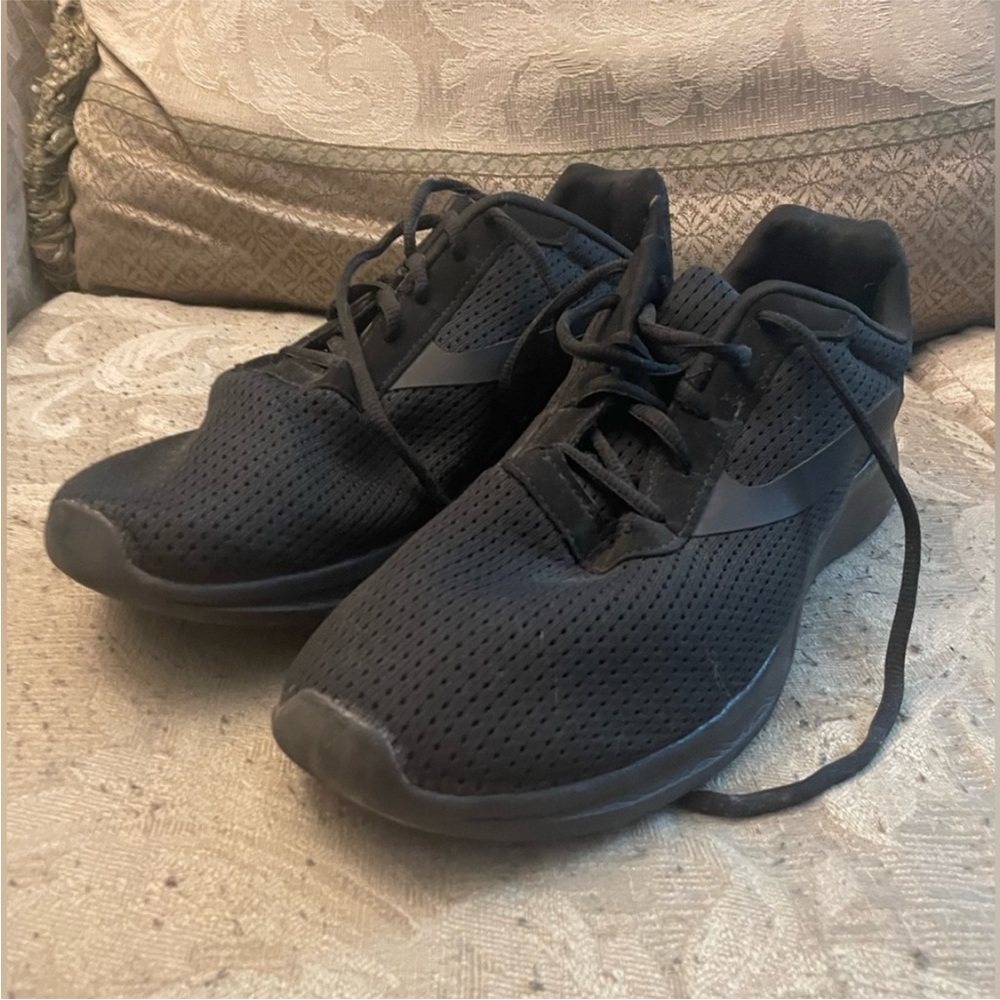Men’s black athletic sneakers